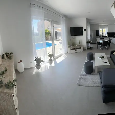 Tatil Evi Ocean View1,vollausstattung,pool,meerblick,top-lage Vodice