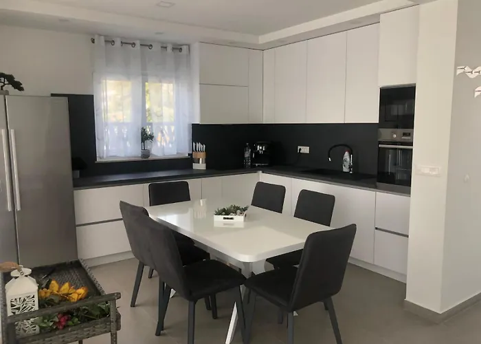 別荘 Ocean View1,vollausstattung,pool,meerblick,top-lage ヴォディツェ